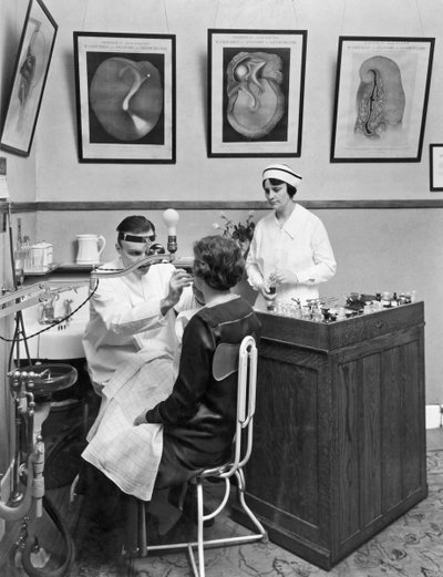 Tonsil Examination by Unbekannt Unbekannt